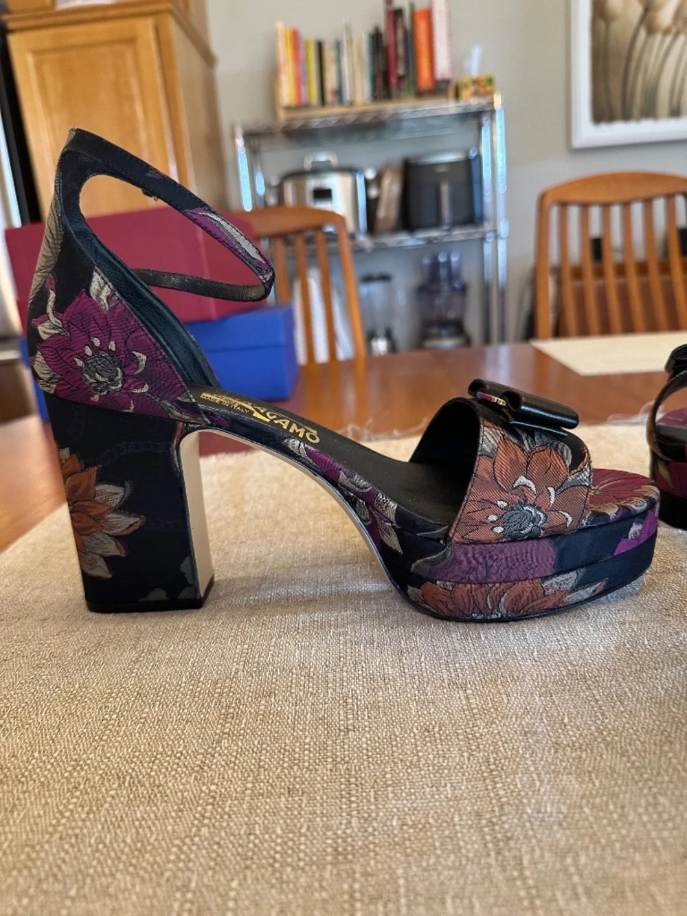 NWT Salvatore Ferragamo Floral Platform Sandal Size 9W - Picture 2 of 5